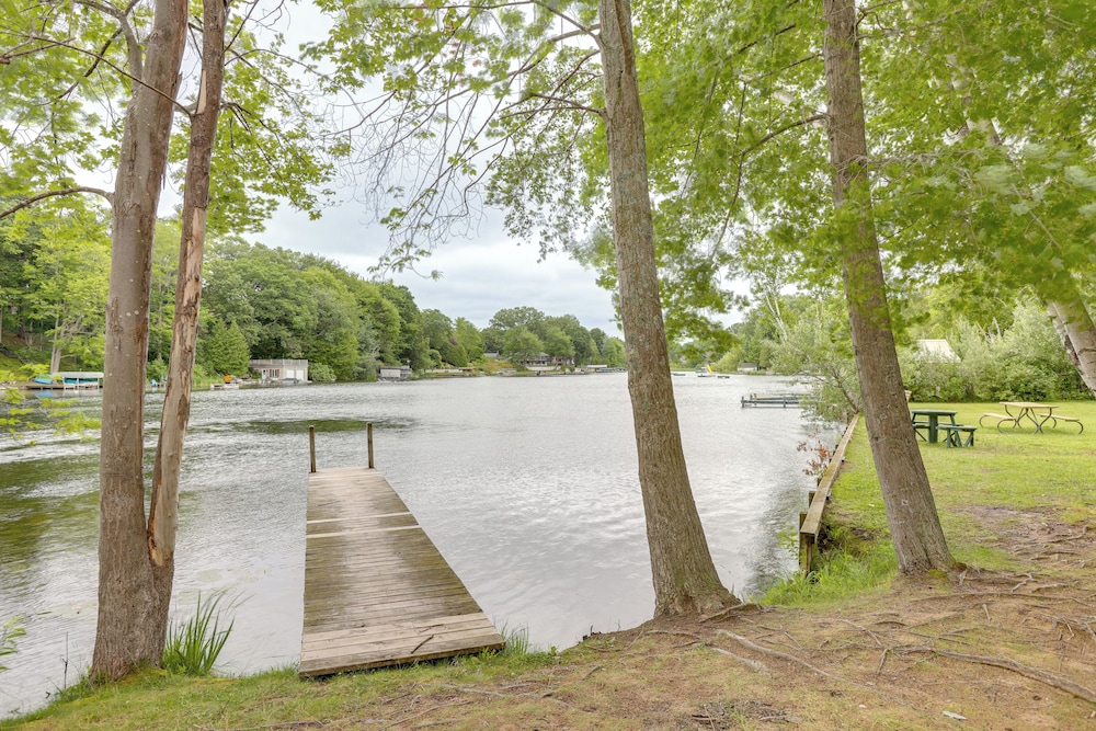 Walk to Lake Hamlin: Cottage Near Boat Launch