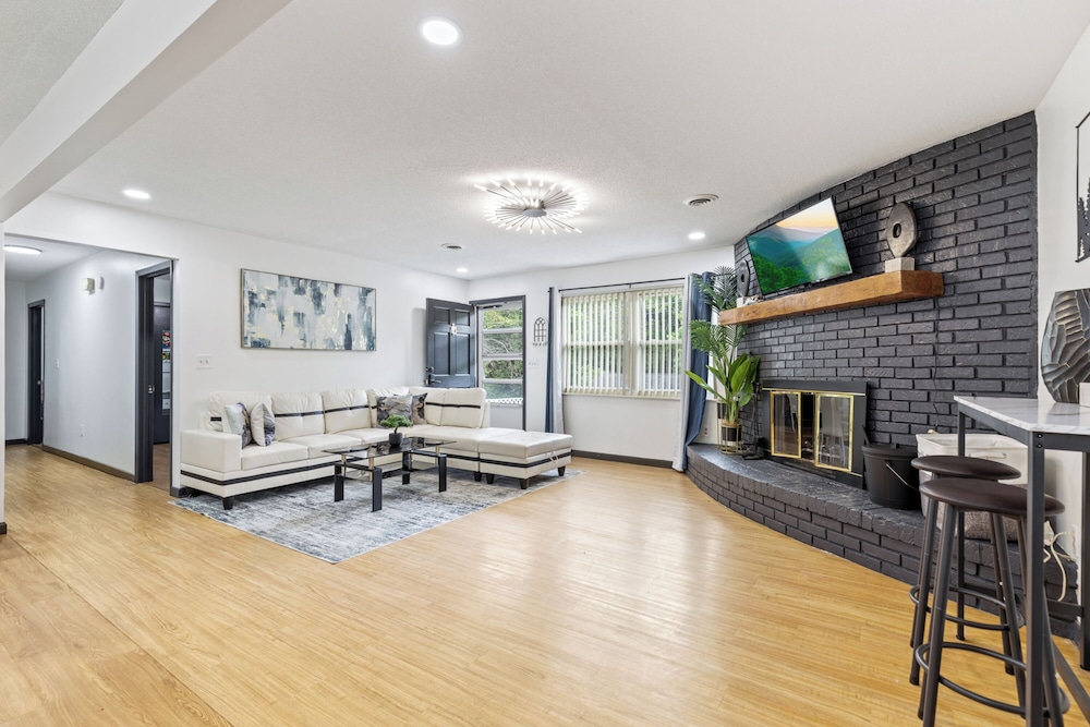 Noir Manor 3BR House