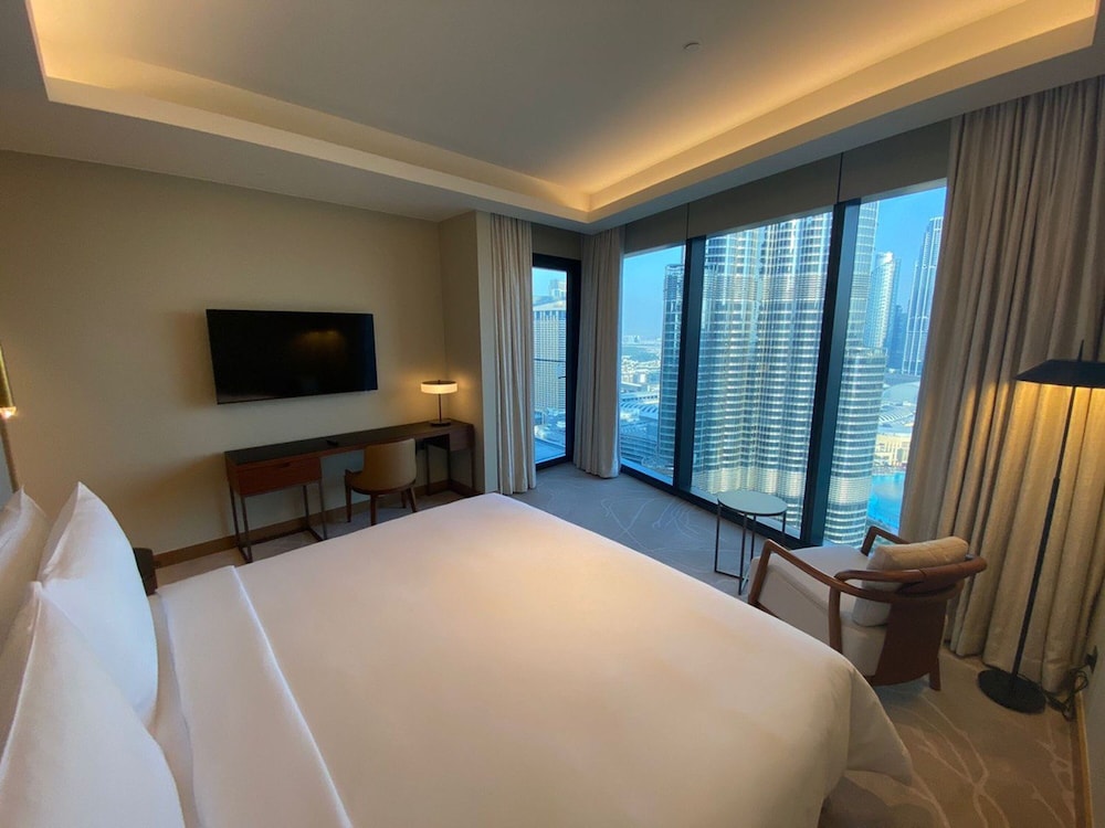 Deluxe 2BR Burj Khalifa & Fountain View photo 2