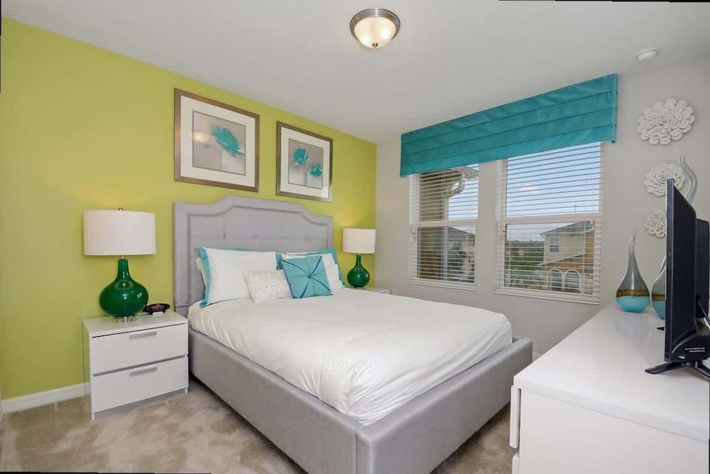 Modern 4BR w Patio Resort Pool Compass Bay