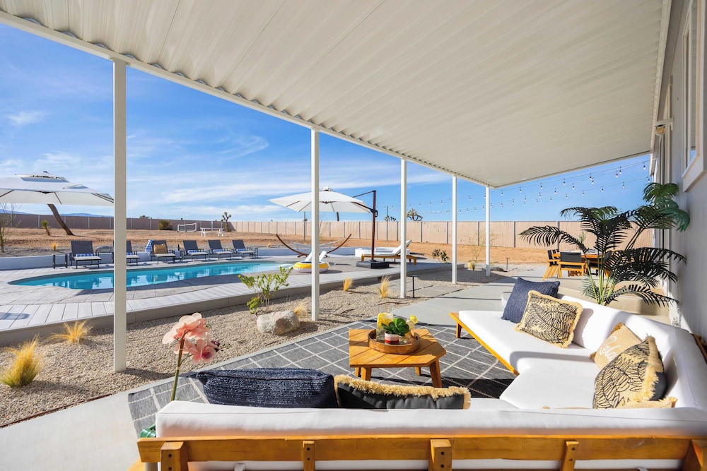 Pool, Spa, Pickleball & Piano Near Pioneertown Harmony House by Avantstay
