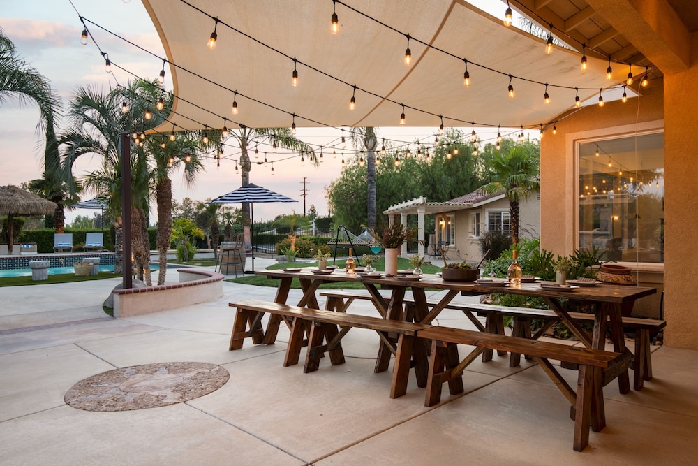 Villa Verdot by Avantstay Spectacular 6 BR Estate w Pool Hot Tub Tennis B-ball Courts