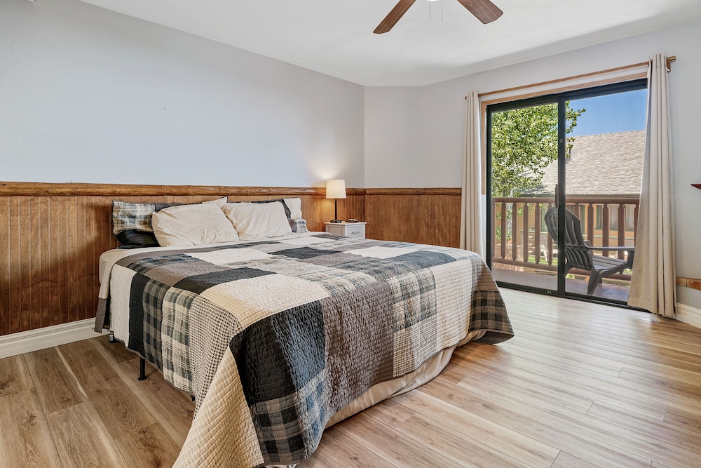 Big Bear Lakefront Lodge view 3