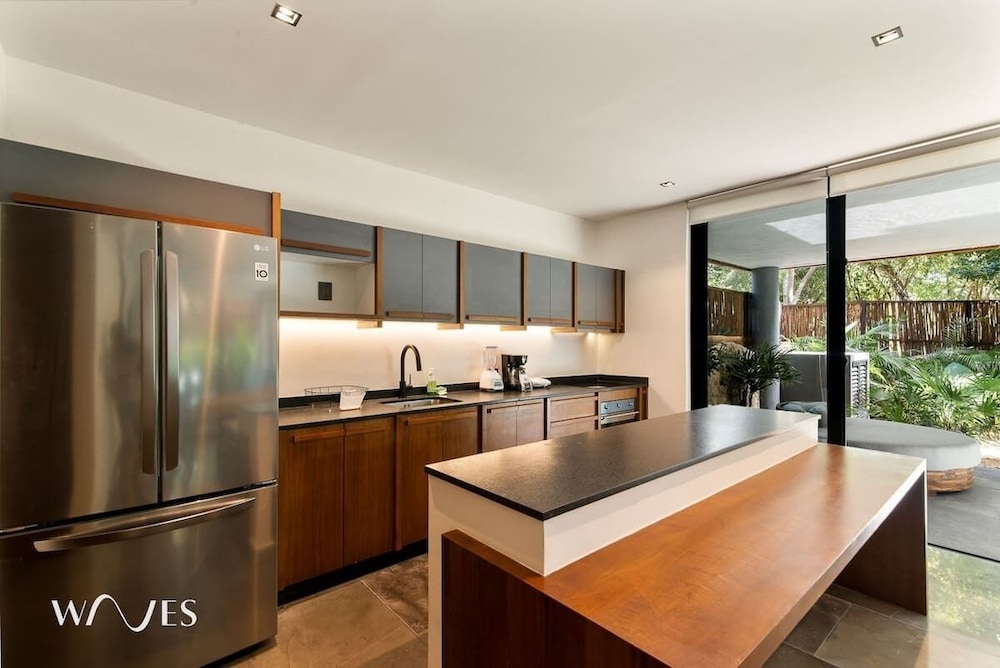 2BR W/private Pool - Steps Away From the Beach