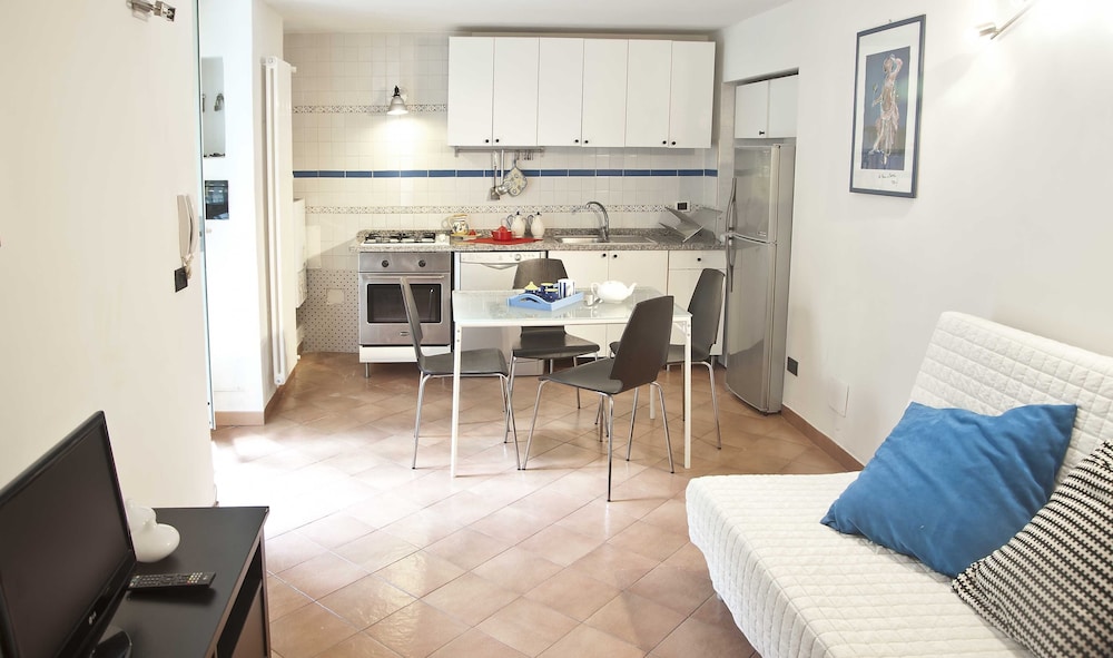 Napul'è Apartment