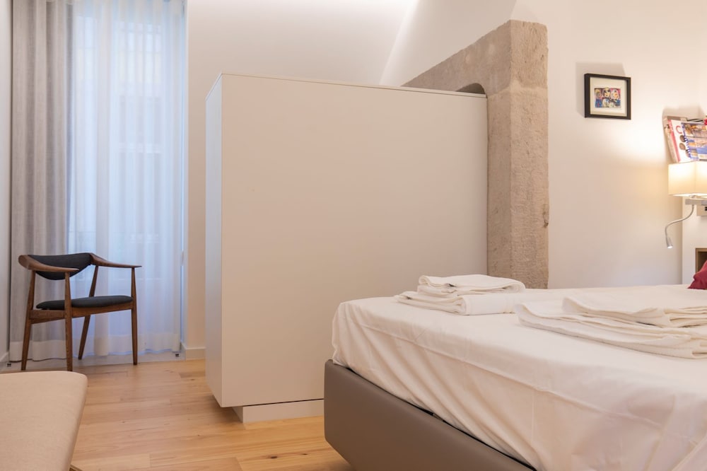 Trendy & Classic 2 Bedroom Apartment view 2