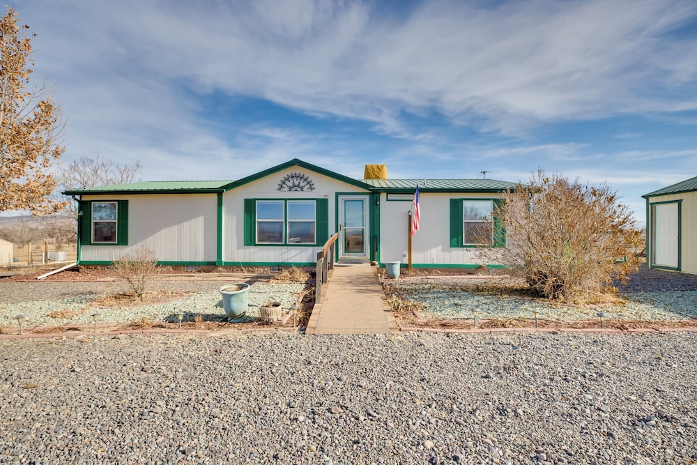 Hot Tub & Screened Patio: Getaway in Montrose!