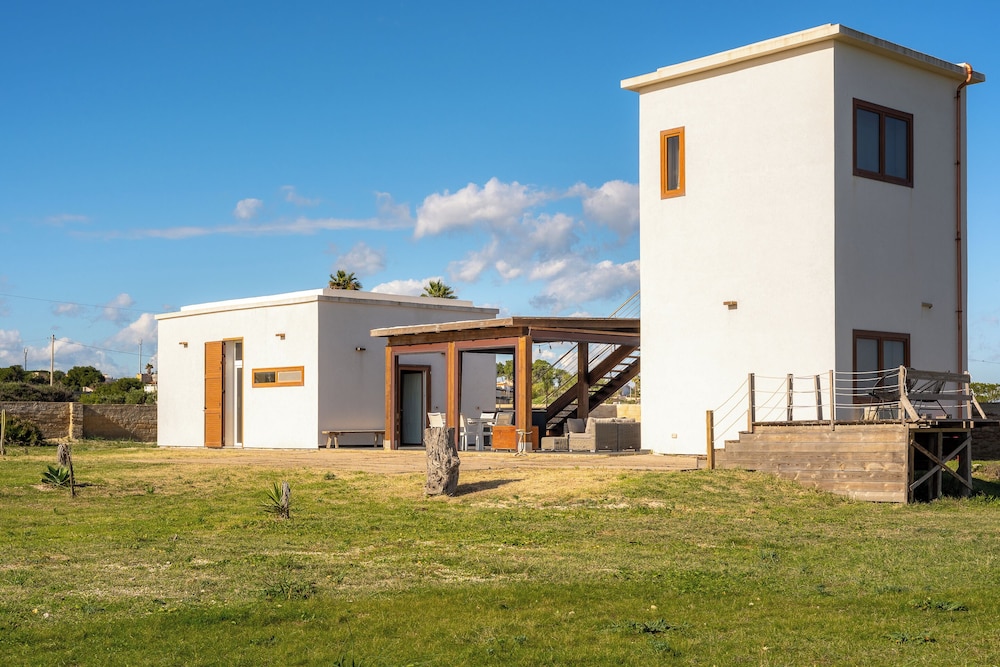 Casa Faro del Plemmiro con Jacuzzi by Wonderful Italy