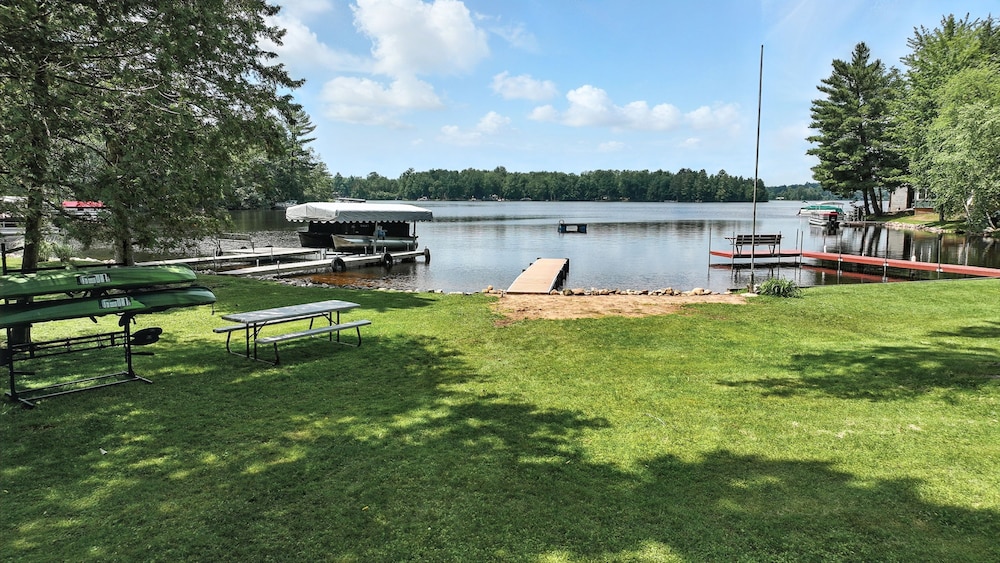 5 BR Family Hangout I Lake Views I Firepit