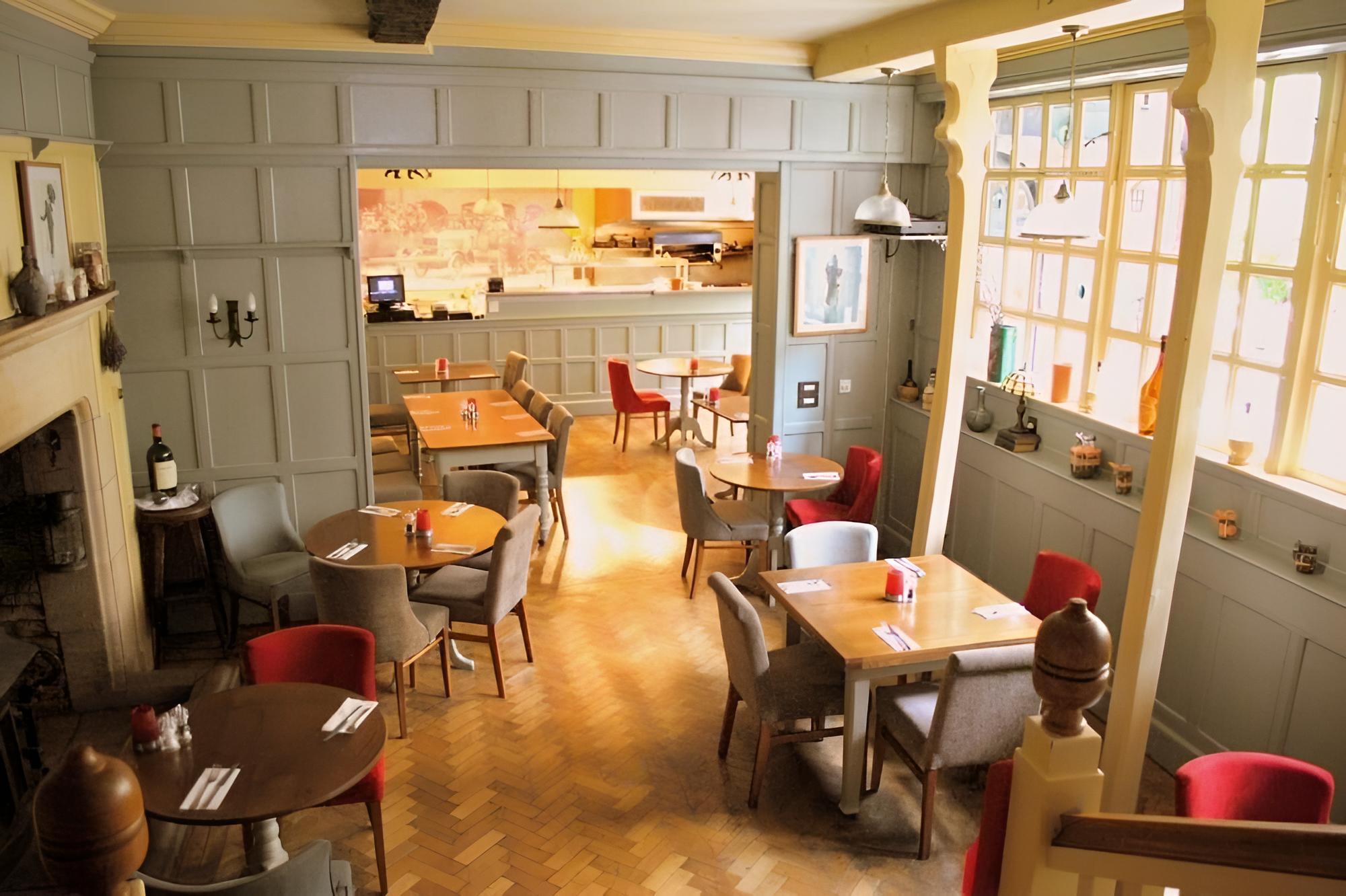 Devizes Vacations - The Bear Hotel - Property Image 3