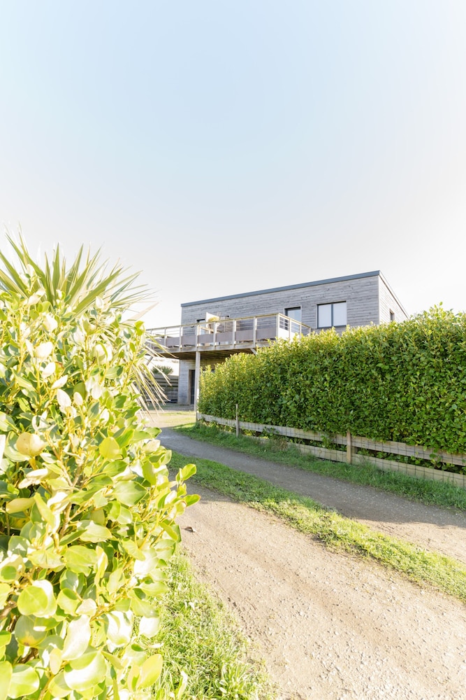 Apartment in Ploudalmezeau Near Treompan Beach
