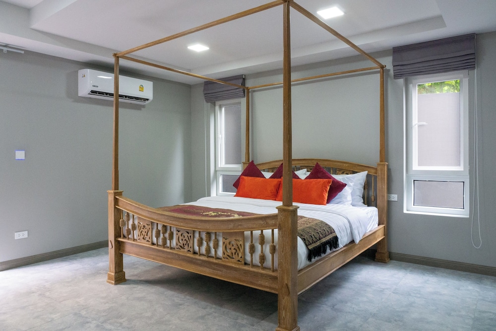 4BR Villa Ideal for Groups Families V262