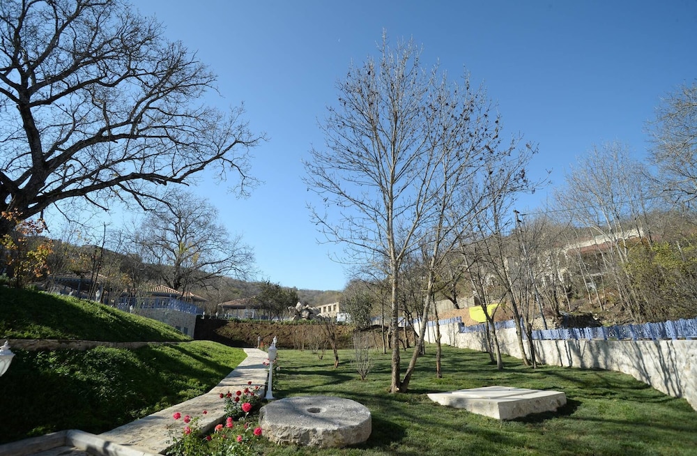 Yasemen Hotel