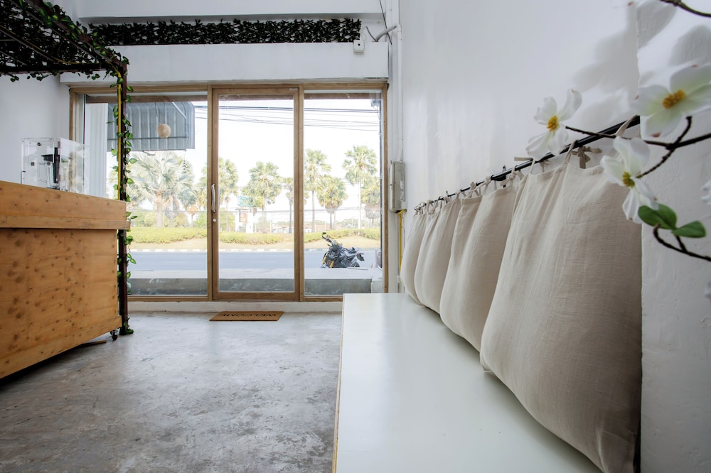 Nomad Plus Life Hostel Pattaya