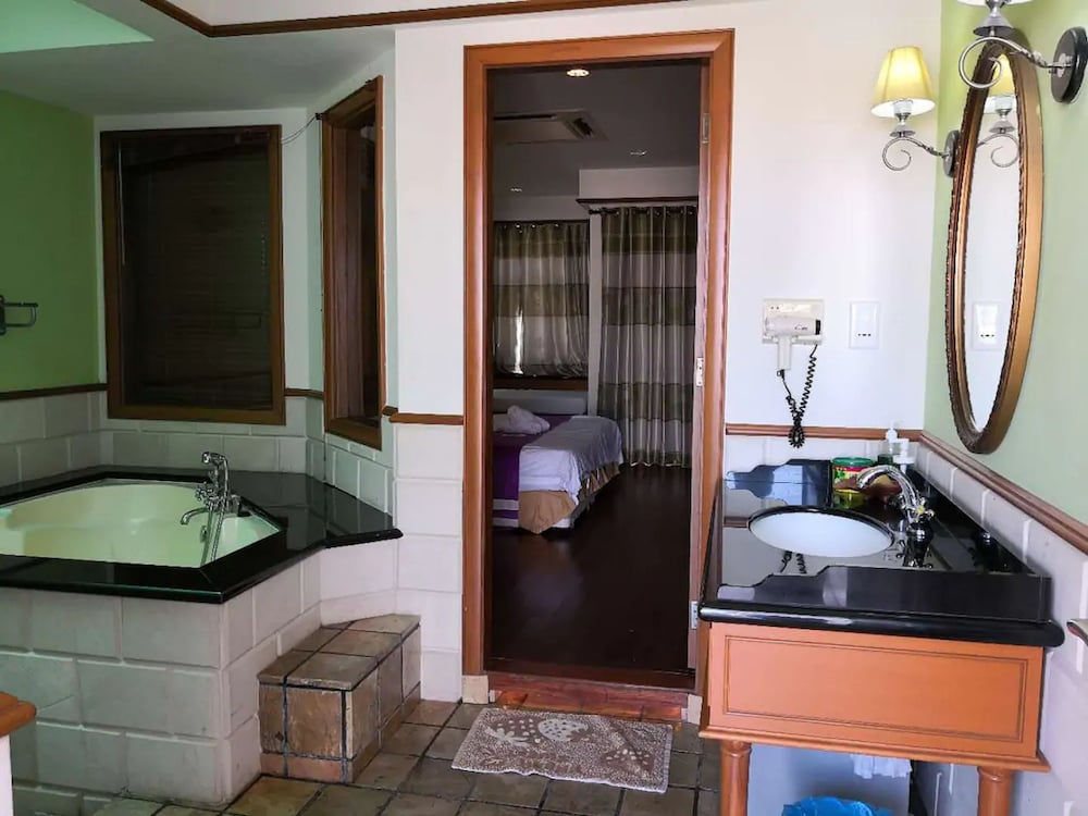 Alpine LXPD Water Chalet photo 5
