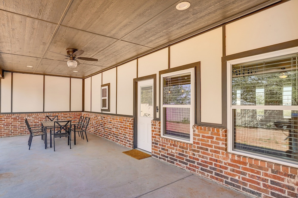 Golf, Shop & Explore: Home 5 Mi to Dtwn Midland!