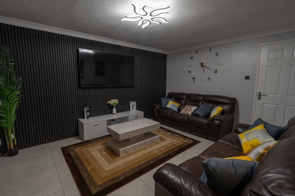 Charming 2 Bedroom Luxurious Home in Thamesmead South East London