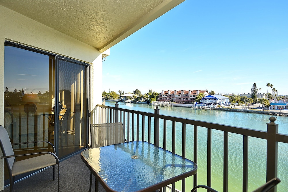 Land's End 4-304 Bay Front - Premier
