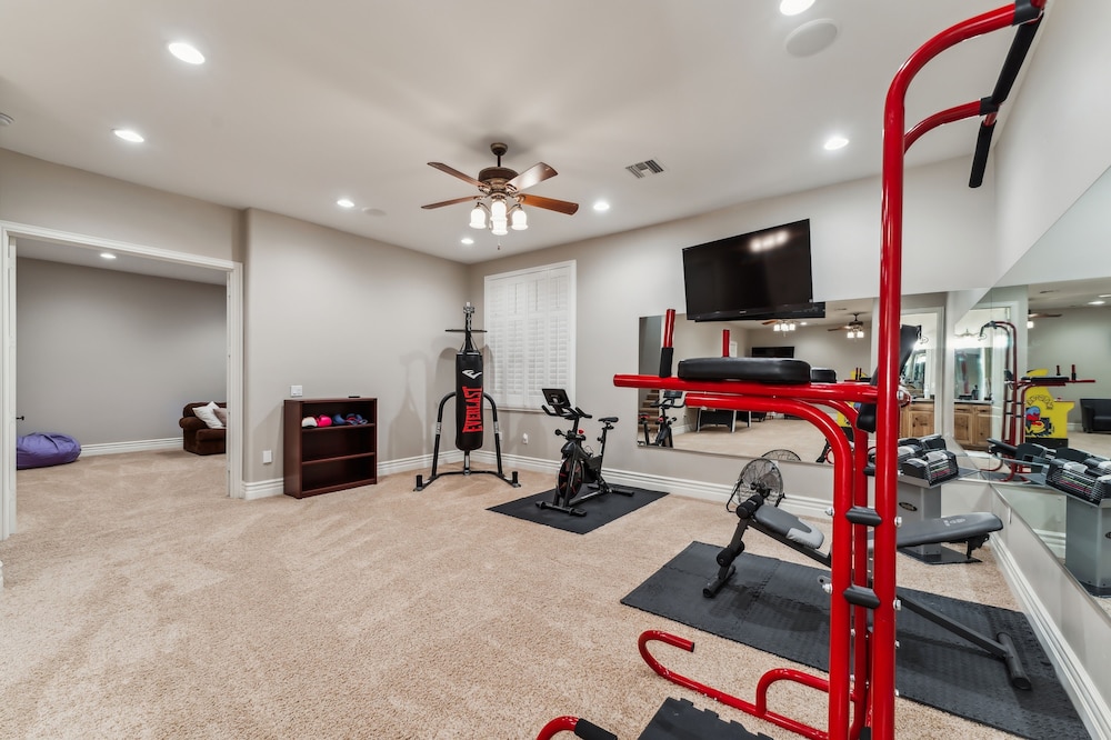 Luxury Home With Slide Pool/spa/movie Theatre 5 Bedroom Home