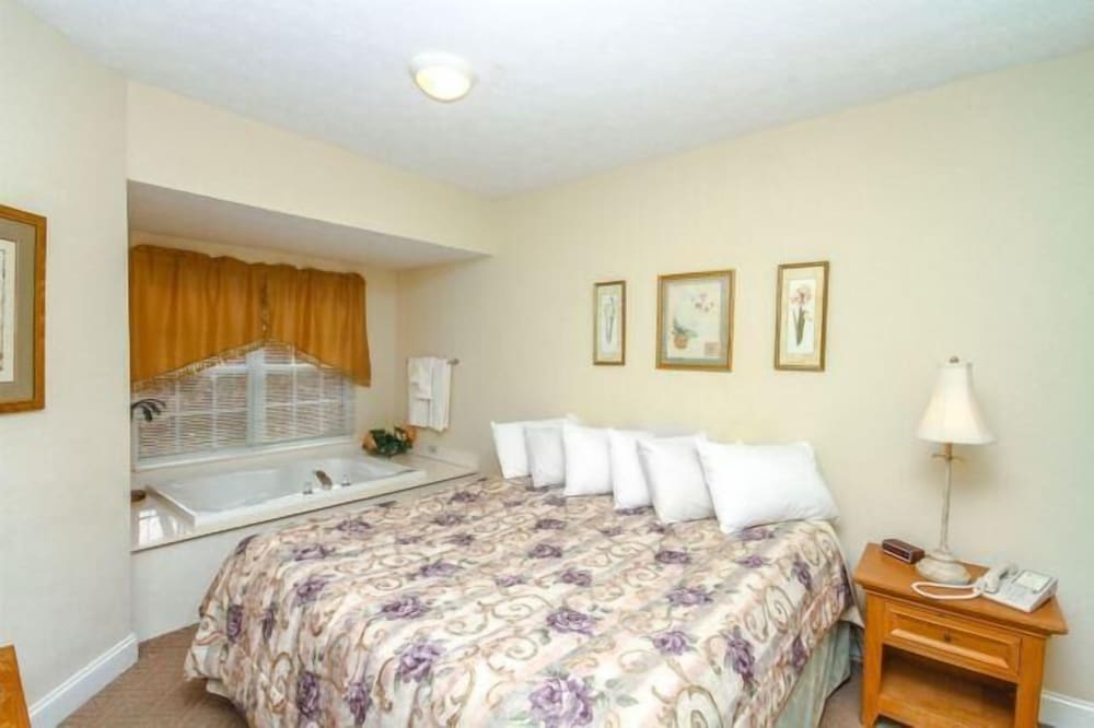 1103 Golf View Towers Smoky Bear view 2