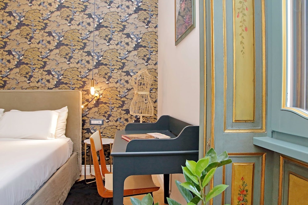 Rare Large and Elegant Rome Apartment in Prati Neighborhood Perfect for Families or Friends