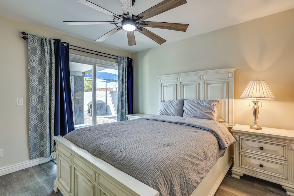 3 Mi to Desert Diamond Arena: Peoria Home w/ Yard!