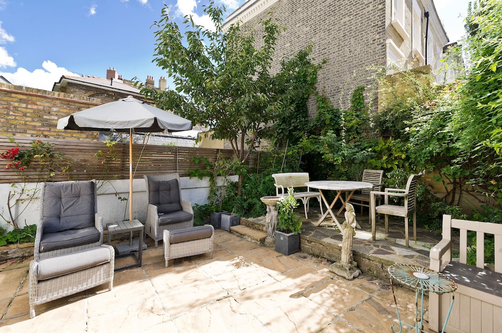 outdoor bbq area