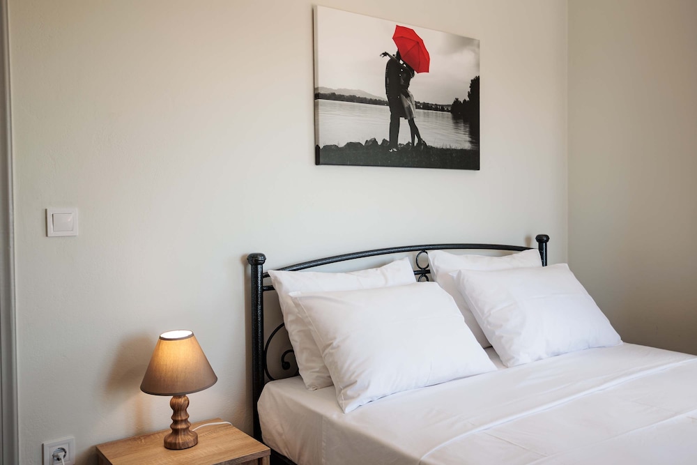Seaview Serenity - Beachside Getaway