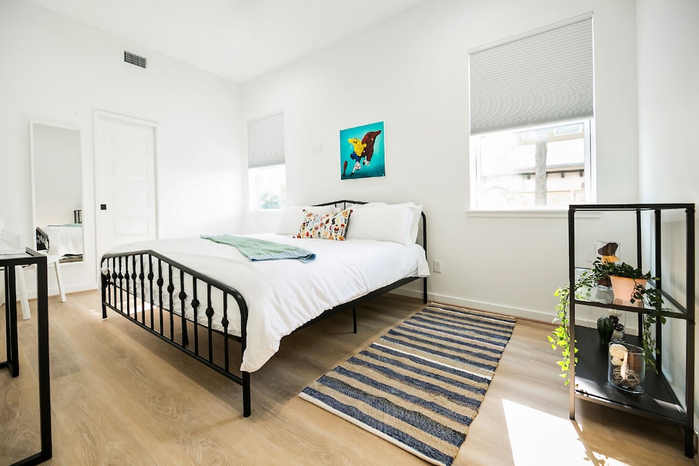 Htown Lodge - Image 5