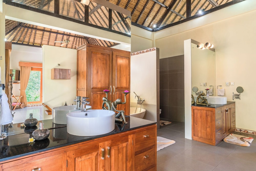Bougainville Hill Villa