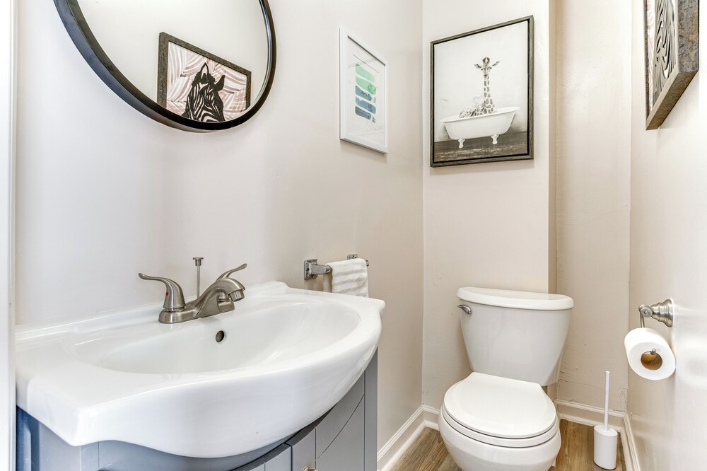 3 Mi to Dtwn Indy: Pet-friendly Home w/ Backyard!