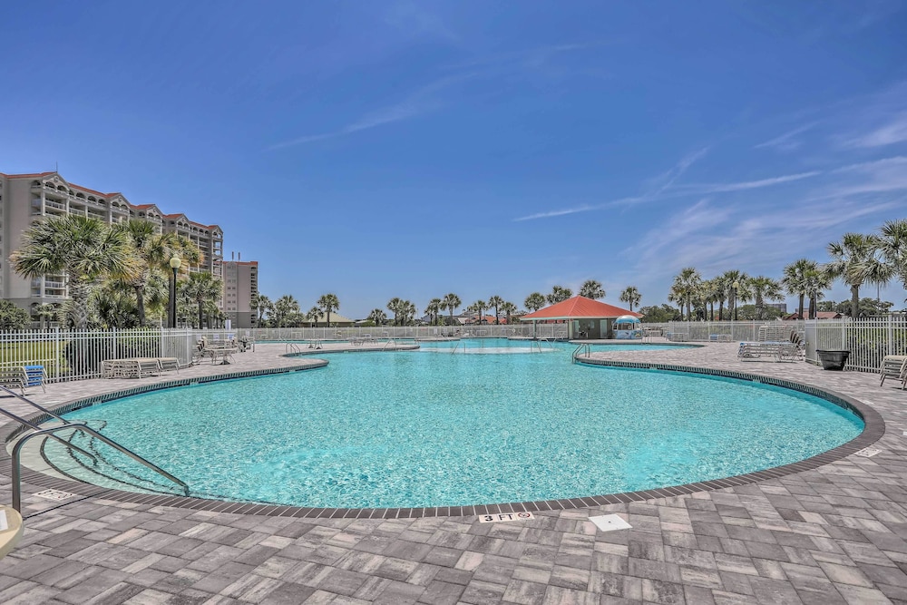 Pool + Shuttle to Ocean! North Myrtle Beach Escape
