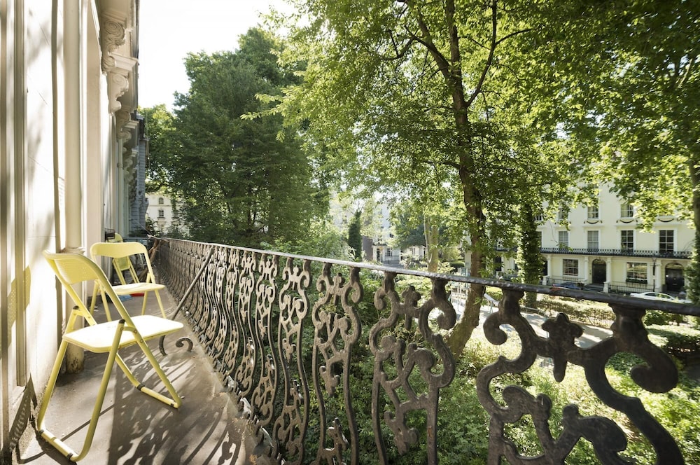 balcony