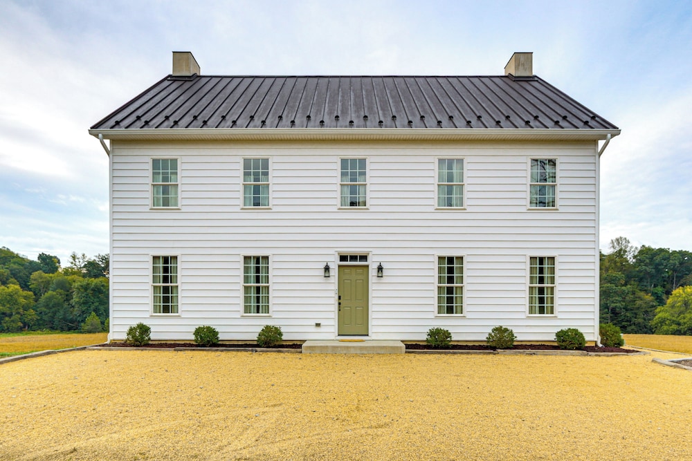 Updated Farmhouse < 2 Mi to Historic Middletown!