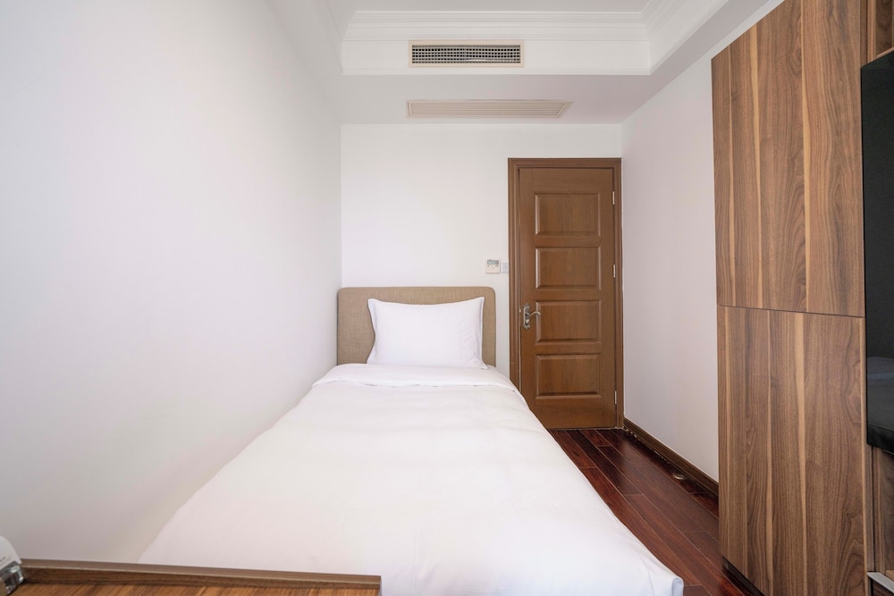 Tyms Xintiandi Elegant 3BR 2BA APT