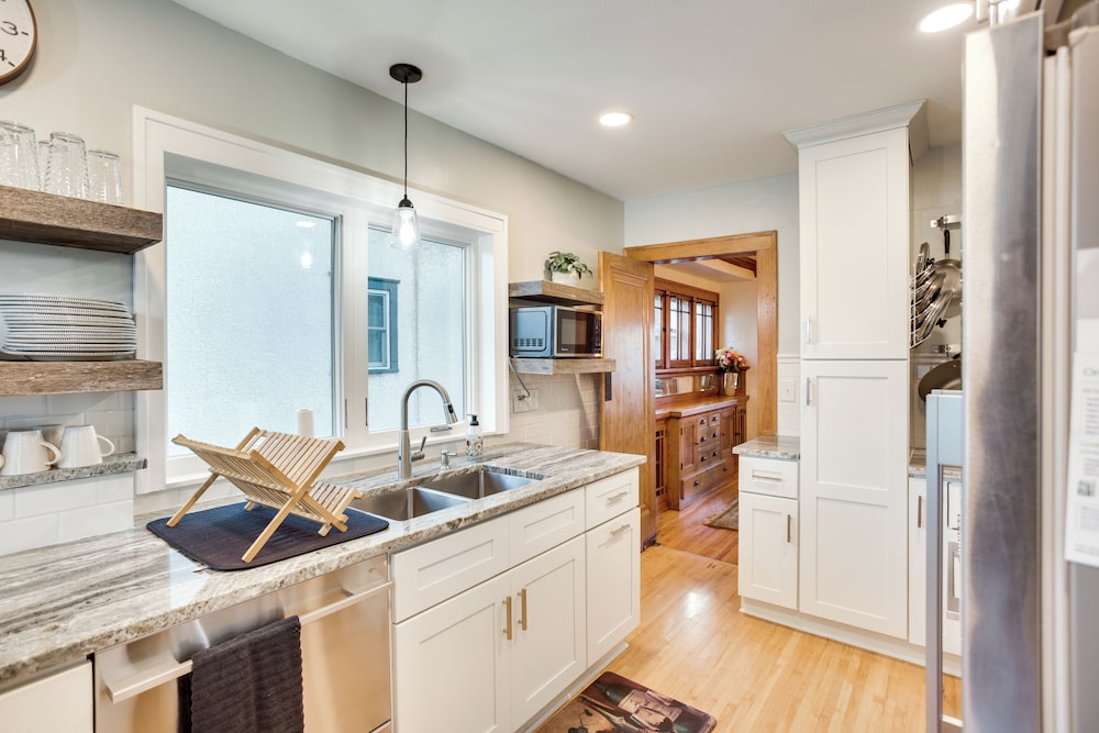 5 Mi to Mall of America: South Minneapolis Home