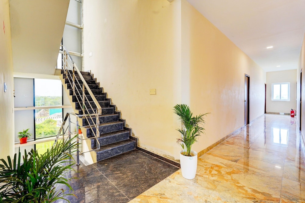 Super Hotel O Radha Residency