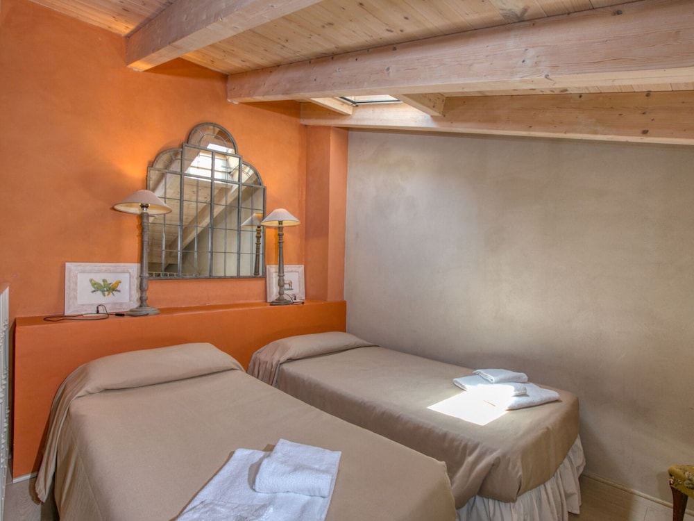 Holiday Home in Braccagni With Wellness & Golf view 5