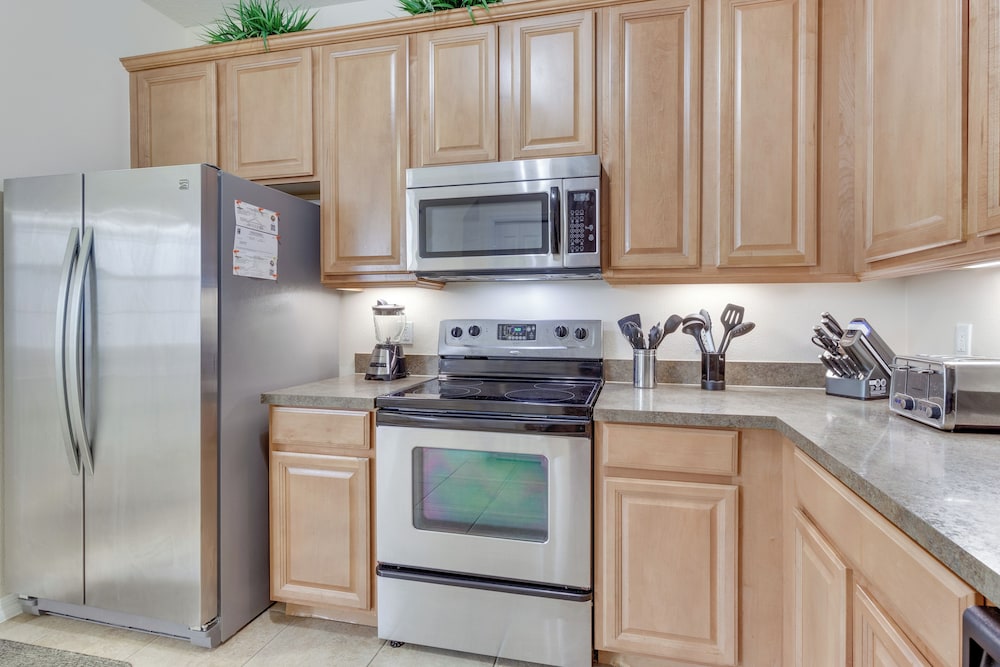 Kissimmee Retreat w/ Pool Access < 4 Mi to Disney!