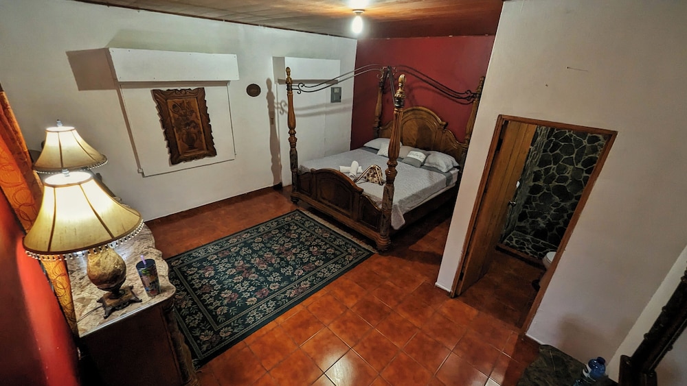 1961 Los Naranjos Hostal