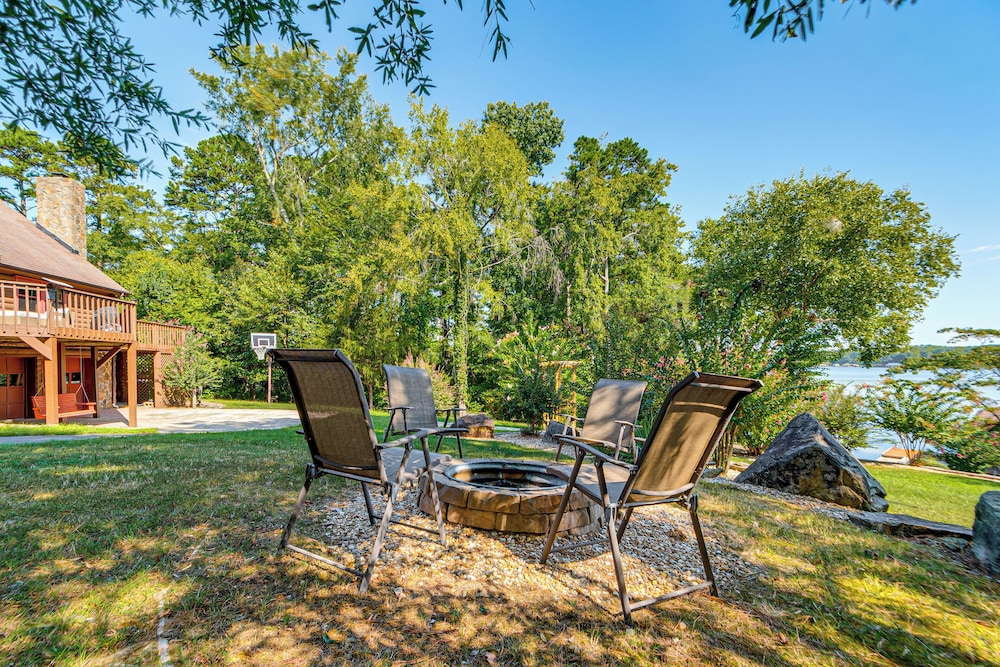 Hyco Lake Escape w/ Deck & Dock: Families Welcome!