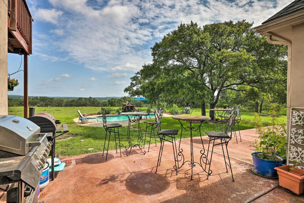 Extravagant 4,500 Sq Ft Home in Hill Country! view 5