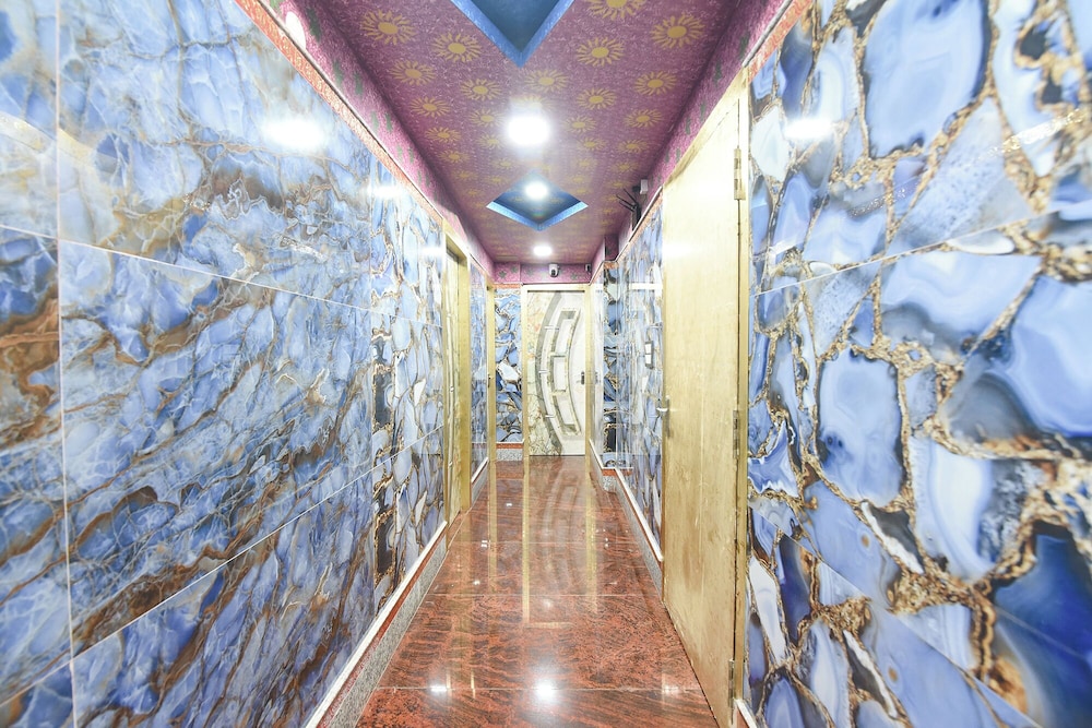 Fabhotel Rahi Crown