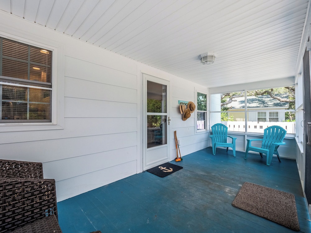 Ankers Away by Topsail Realty