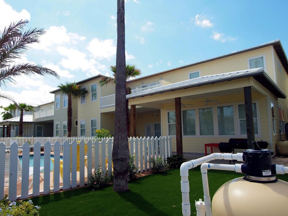 Beach Club Clubhouse 3