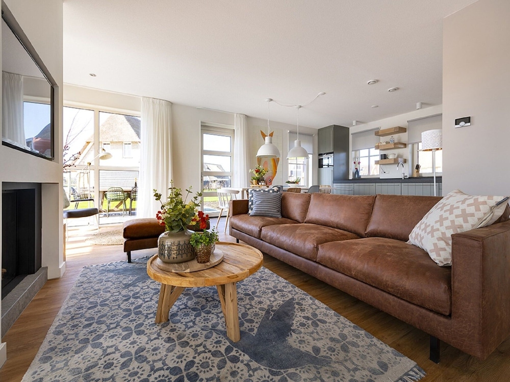 Luxury Villa With gas Fireplace