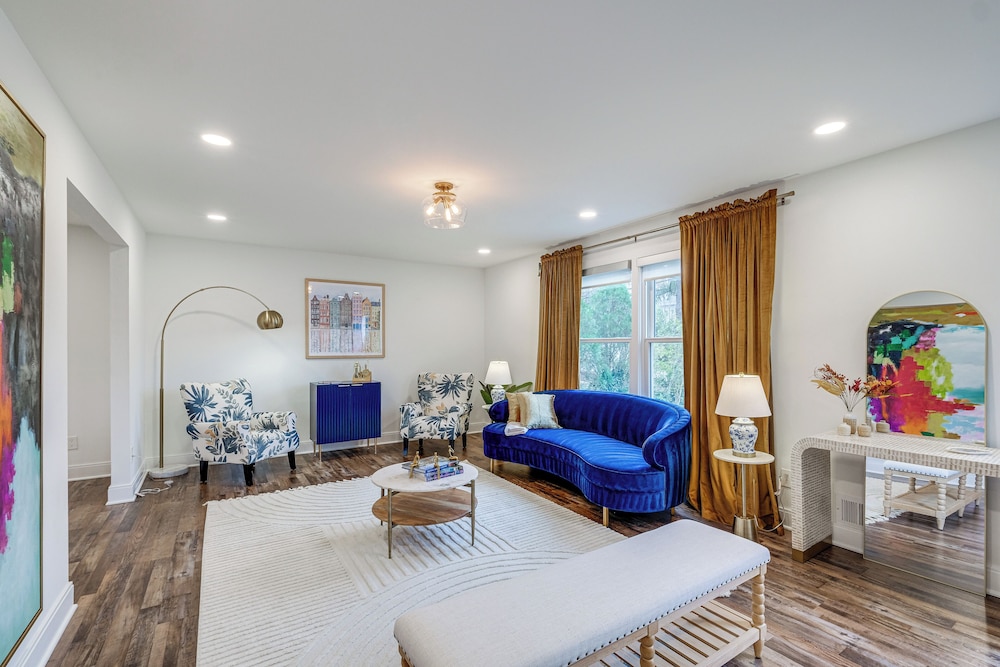 Upscale Family Retreat Near DC & Georgetown!