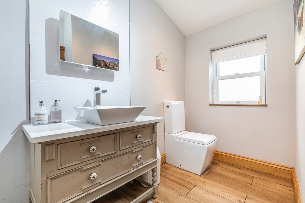 Country Farmhouse, Sleeps 13 & New 8seater Hot Tub