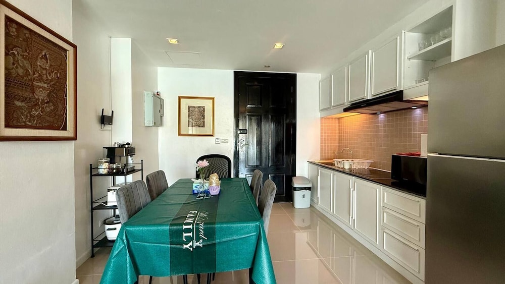 6-20 - 2 Bdr Condo With Balcony and Shared Pool