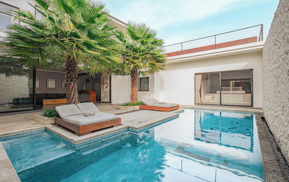 Villa MJ Modern 4BR with Pool & Rooftop